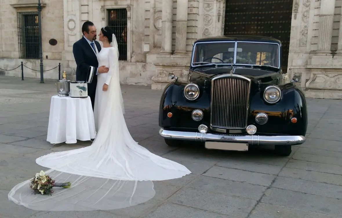 Coche de época para bodas — Legado Romano
