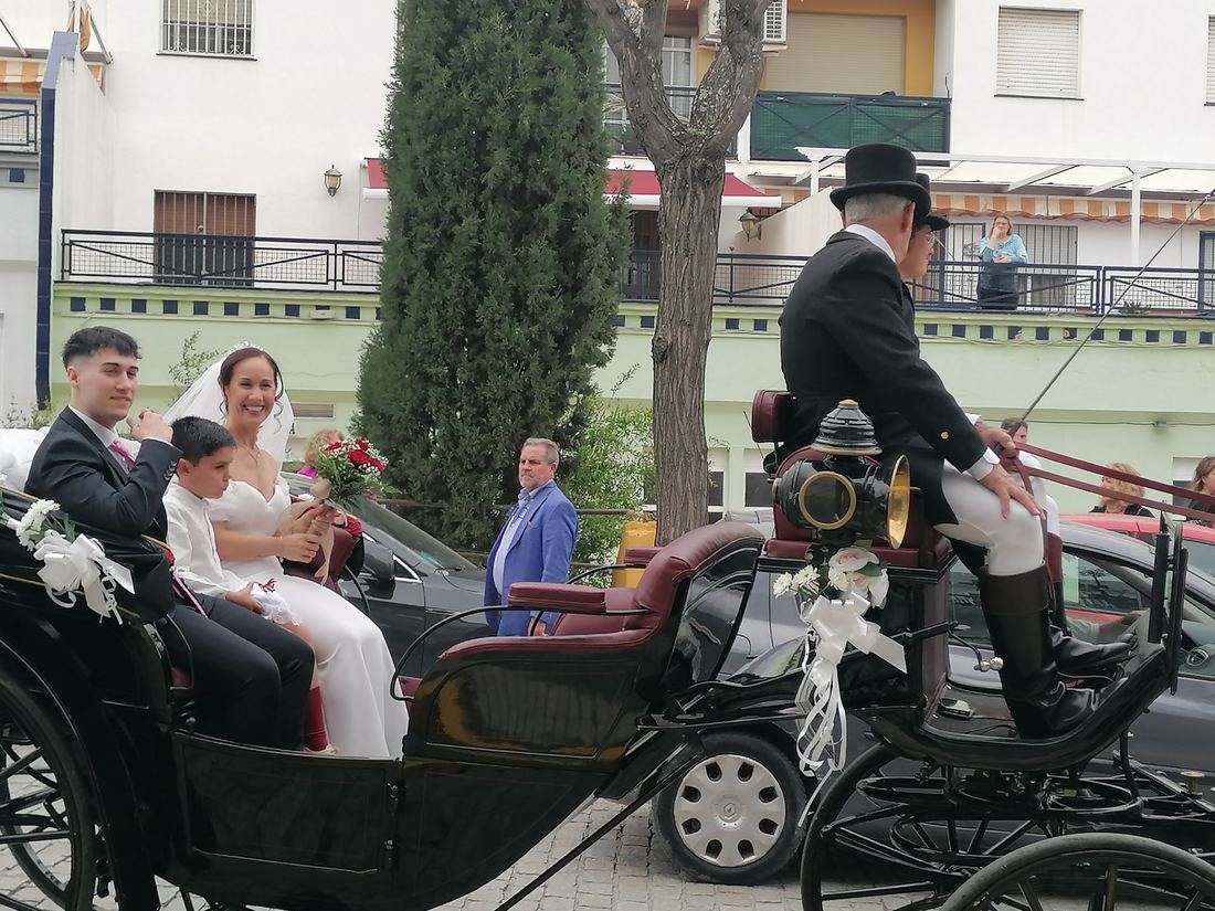 Boda real de Legado Romano — llegada en coche de caballos