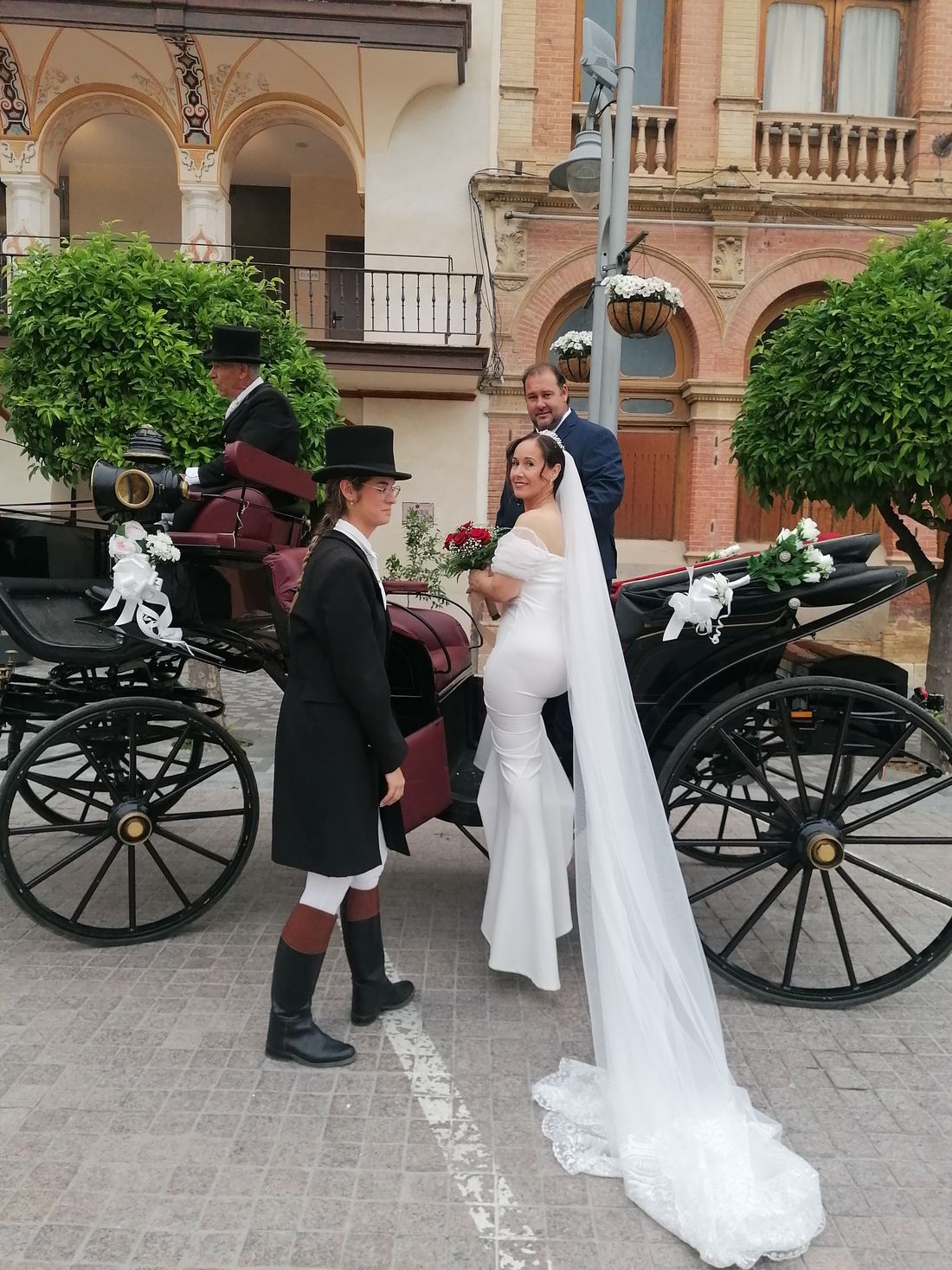 Boda real de Legado Romano — llegada en coche de caballos
