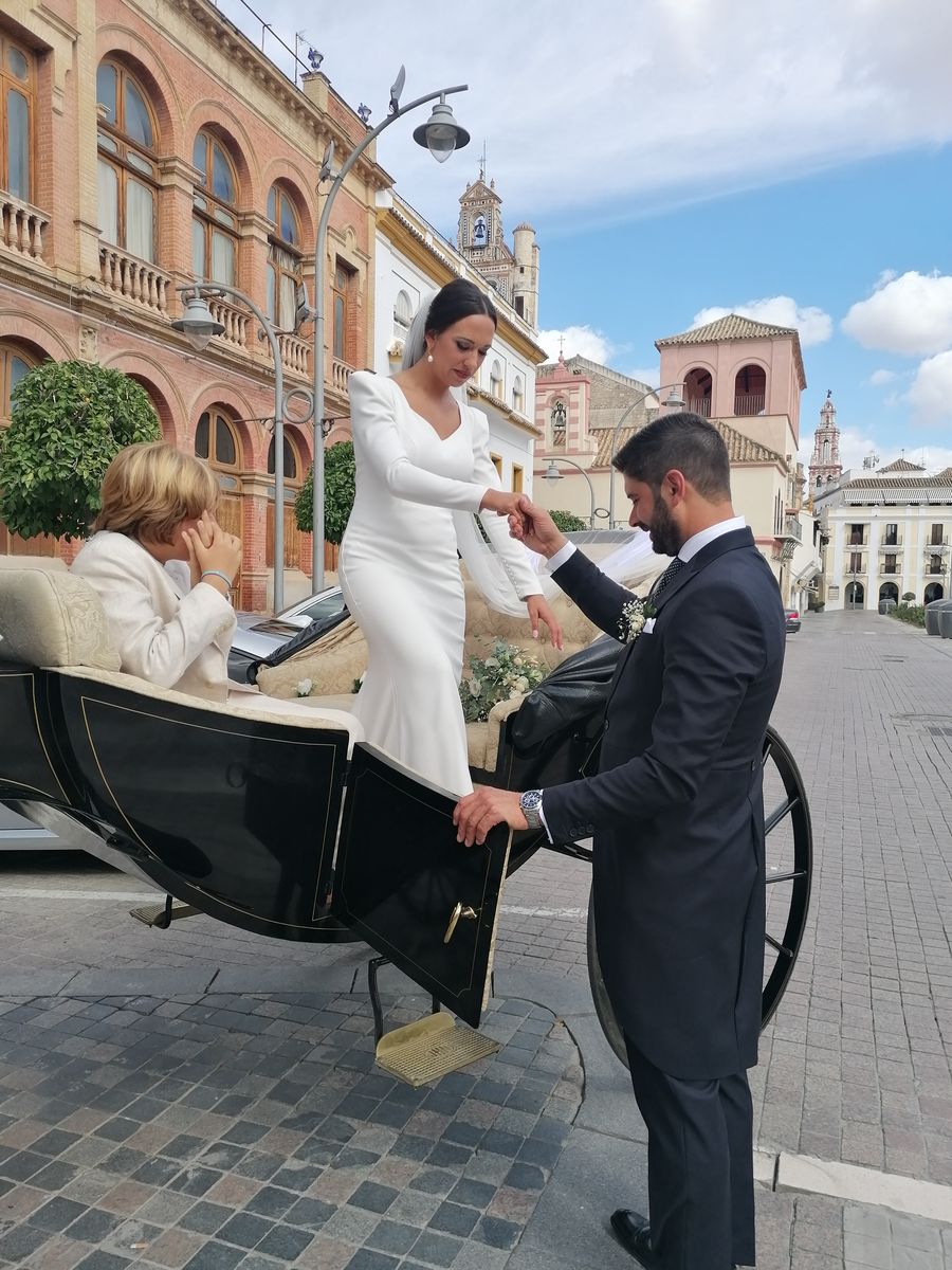 Novia subiendo al coche de caballos — Legado Romano